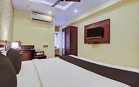 Flagship Grand Sandarshini Inn Near Mgbs Bus Station