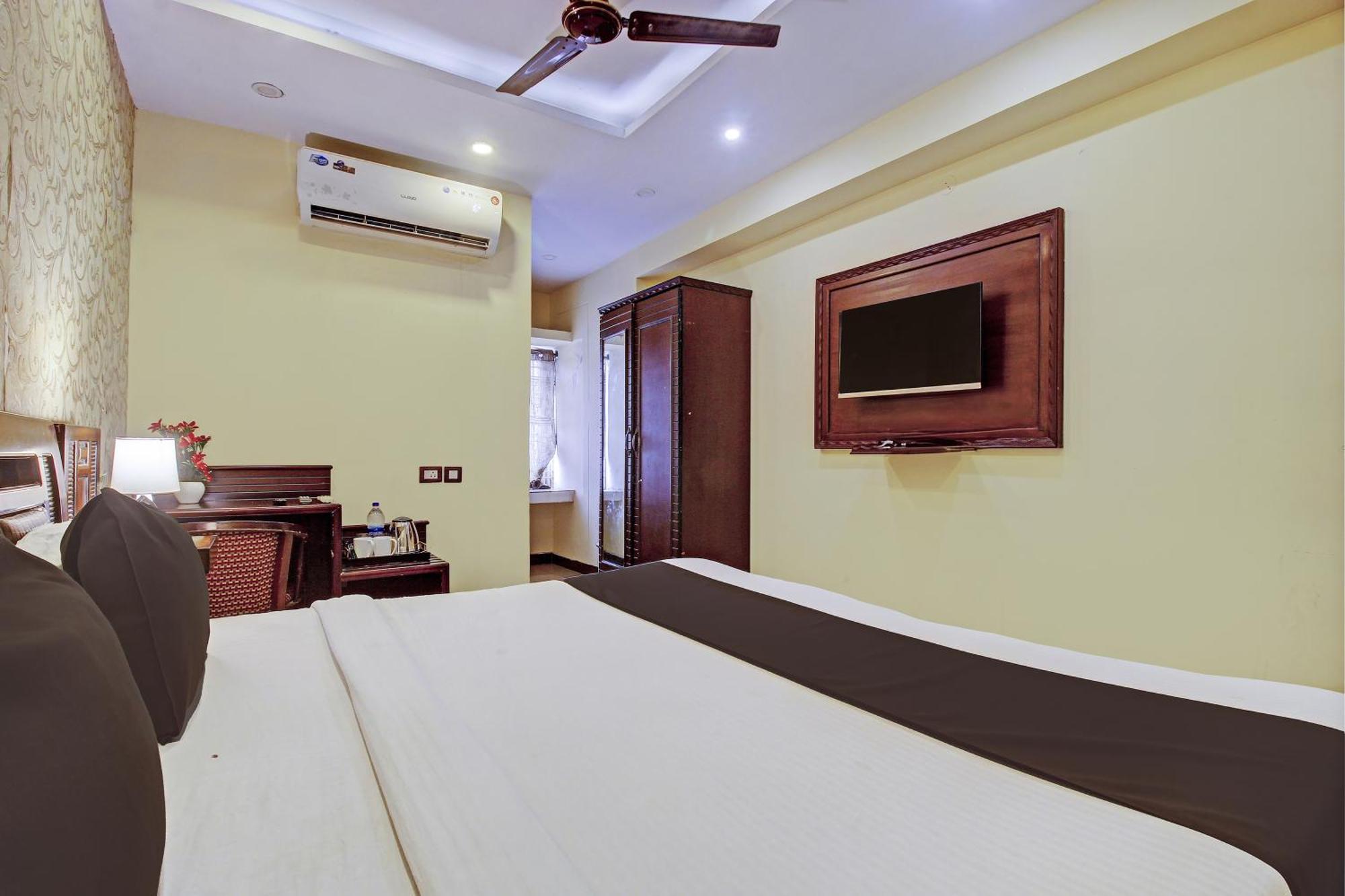 Flagship Grand Sandarshini Inn Near Mgbs Bus Station Hyderabad Exterior photo